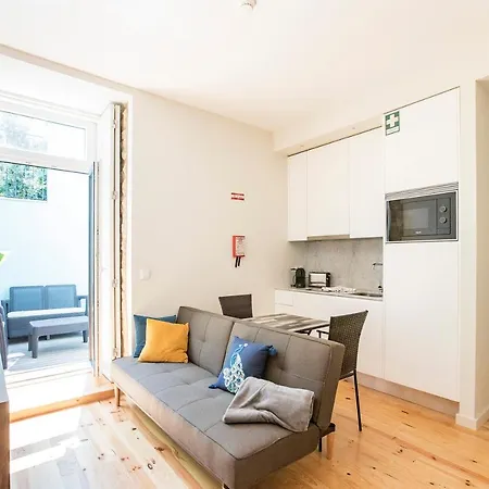 Apartment W/ Pool, Ac & Patio By Lovelystay