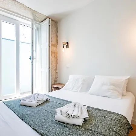 Apartment W/ Pool, Ac & Patio By Lovelystay